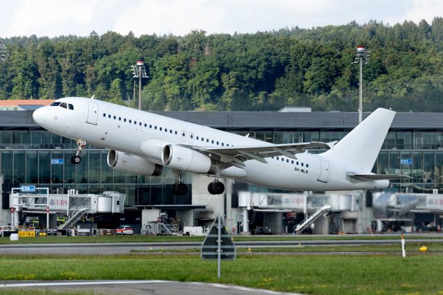 Airbus A320 (9H-MLR)