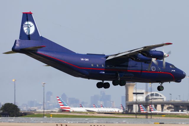 Antonov An-12 (UR-CNT)