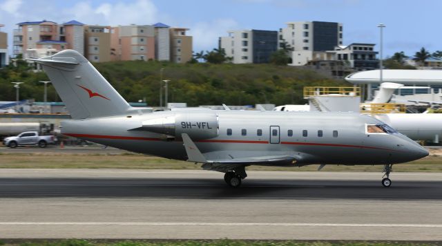 Canadair Challenger (9H-VFL)