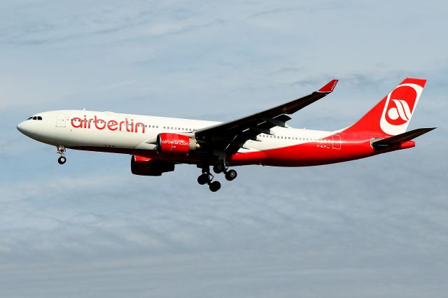 Airbus A330-200 (D-ALPI) - Air Berlin 7472 arriving from Dusseldorf