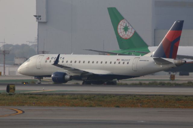 Embraer 170/175 (N622CZ)