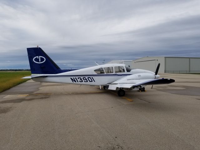 Piper Aztec (N13901) - On the ramp