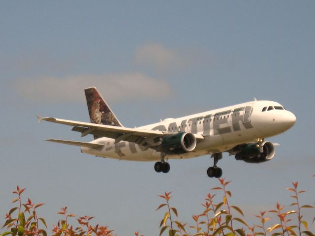 Airbus A319 (N928FR) - LANDING ON RWY 19R