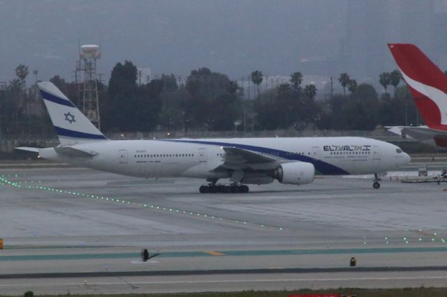 Boeing 777-200 (4X-ECF)