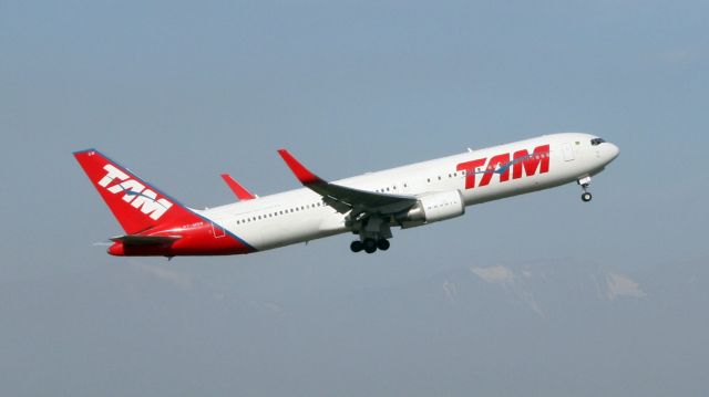 BOEING 767-300 (PT-MSW)