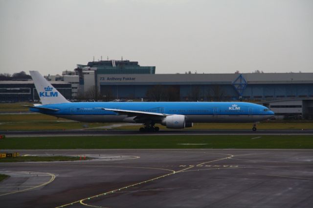 Boeing 777-200 (PH-BVC) - EHAM