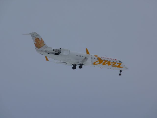 Canadair Regional Jet CRJ-200 (C-FSJF) - landing on runway #32