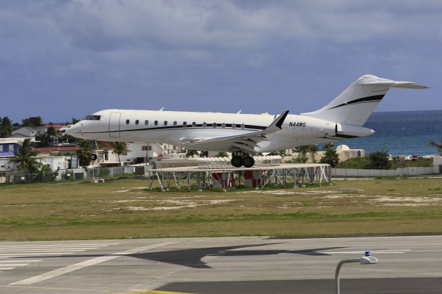Bombardier Global Express (N44WG)