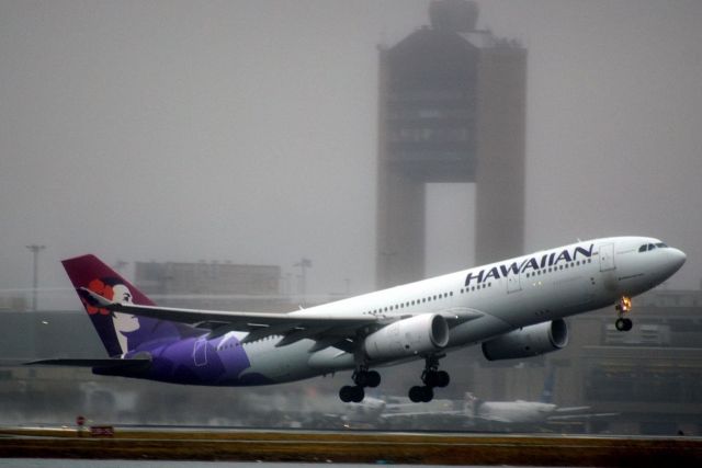 Airbus A330-200 (N378HA) - Hawaiian 89 Heavy lifting off 4R 