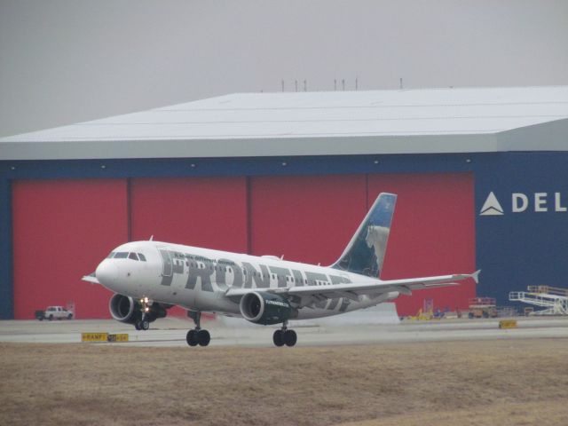 Airbus A319 (N921FR)