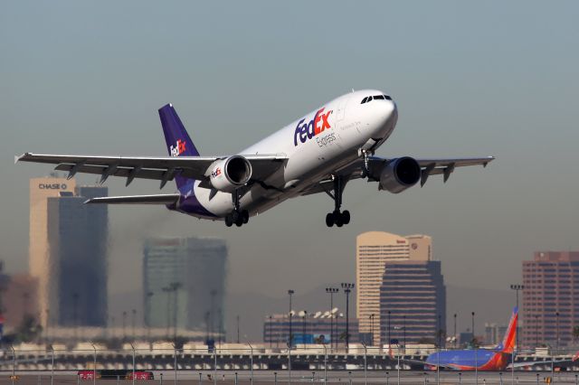 — — - Airbus A300B-622R s/n 611 (1991) FedEx Co N741FD Departure Phoenix Sky Harbor Airport AZ