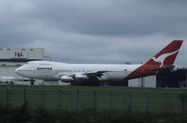 Boeing 747-200 (VH-ECC) - Departure at Narita Intl Airport Rw34L on 1998/08/08