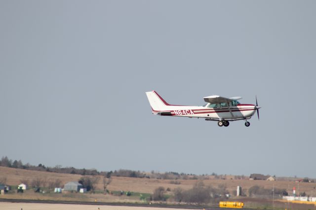 Cessna Skyhawk (N64CA)