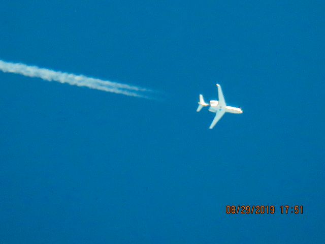 Embraer Phenom 300 (N419PJ)