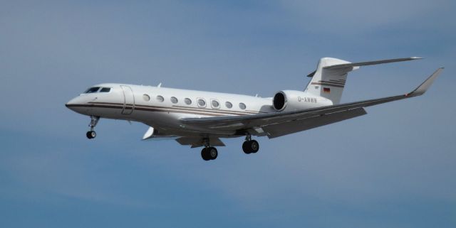 Gulfstream Aerospace Gulfstream G650 (D-AWWW) - On final is this 2017 German Registry Gulfstream 650ER in the Winter of 2021.