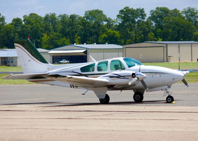 Beechcraft 55 Baron (N912H) - At Downtown Shreveport.