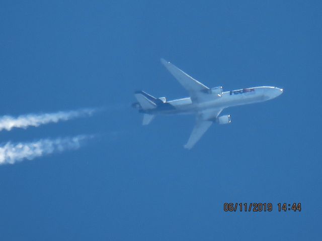 Boeing MD-11 (N586FE)