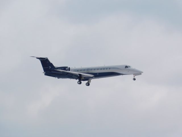 Embraer ERJ-135 (N1977H)