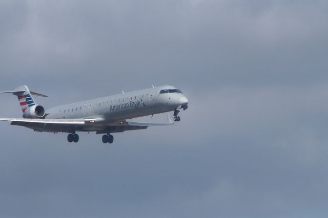 Canadair Regional Jet CRJ-200 (N902FJ)