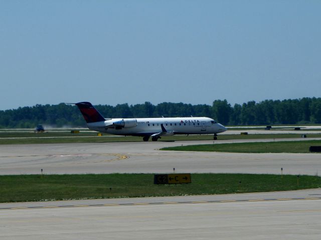 Canadair Regional Jet CRJ-200 (N8808H)