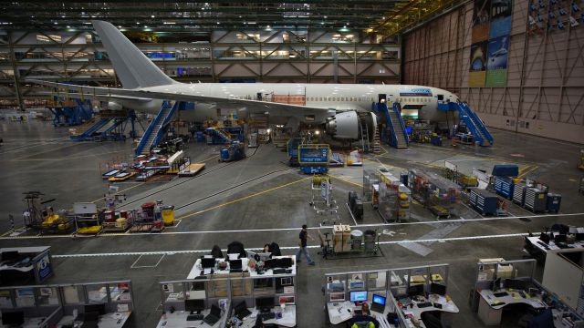 Boeing 787-8 (N20904) - Uniteds 1st Dreamliner in construction