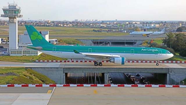 Airbus A330-300 (EI-DUZ) - Terminal 4,from the terrace.Flight Paris/Dublin. 5.30pm.