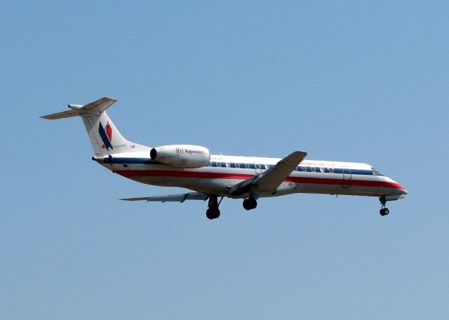 Embraer ERJ-135 (N827AE) - Landing at Shreveport Regional.