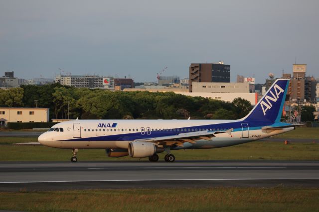 Airbus A320 (JA8400)