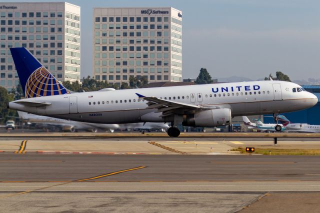 Airbus A320 (N483UA)