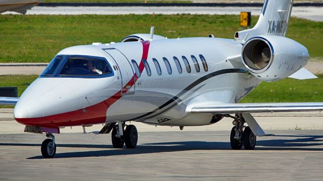 Bombardier Learjet 75 (XA-MBT)