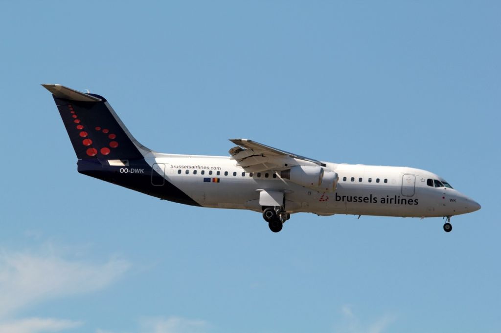 de Havilland Dash 8-400 (OO-DWK)