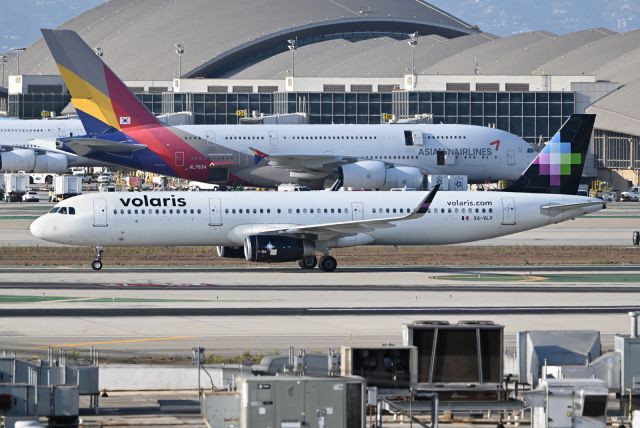 Airbus A321 (XA-VLV)