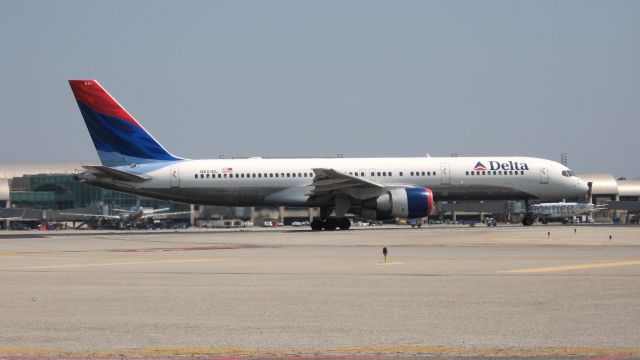 Boeing 757-200 (N651DL) - Holding on RWY 19R