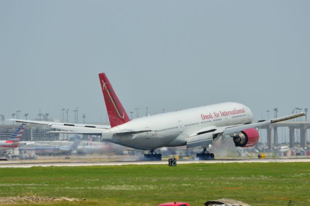 Boeing 777-200 (N927AX) - Omni Air International - B777-200 - N927AX - Arriving KDFW 06/26/2013