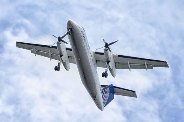 de Havilland Dash 8-100 (N358PH)