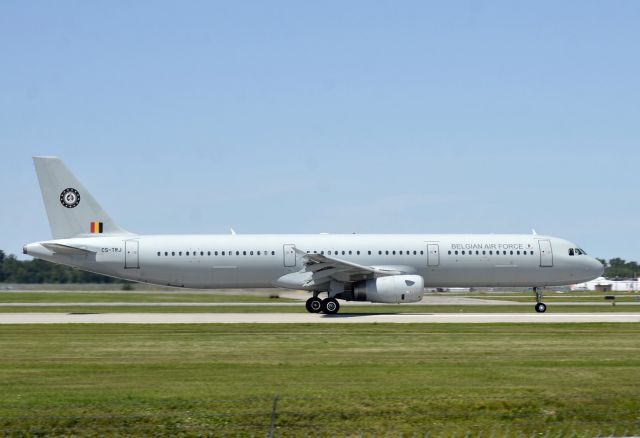 Airbus A321 (CS-TRJ)