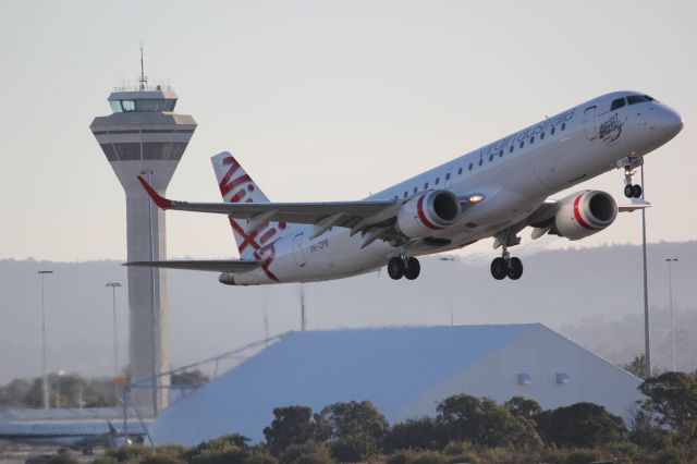 Embraer ERJ-190 (VH-ZPB) - Perth Airport Public viewing area Canon 550D Lens 100 -400 F5.6 1/1600br /ISO- 320 focal lenght 360mm