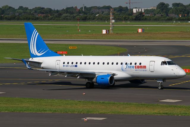 Embraer 170/175 (OH-LEK) - Date: 19-Aug-2012, greetings from the first officer