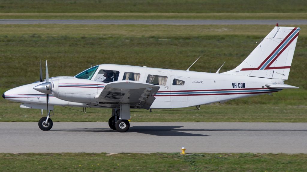 Piper Seneca (VH-COU)