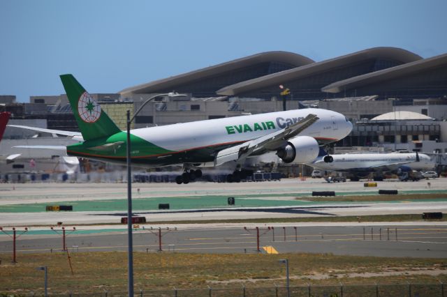 BOEING 777-200LR (B-16781)