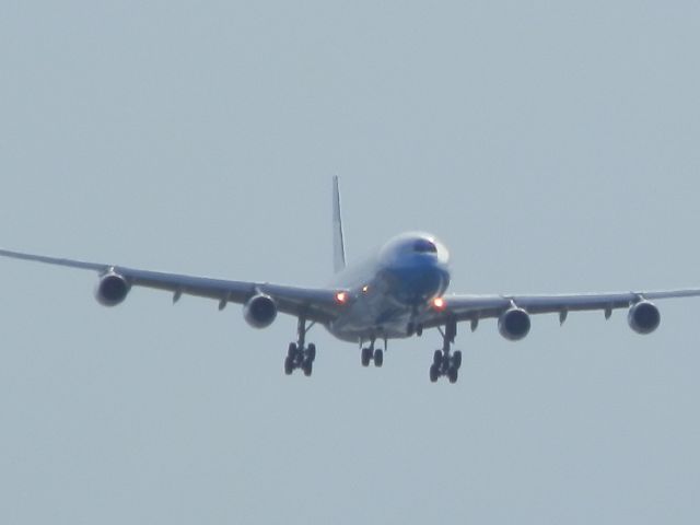 Airbus A340-300 (LV-CSD)