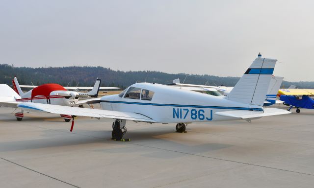 Piper Cherokee (N1786J) - Piper PA-28-140 Cherokee N1786J in Spokane Felts Field