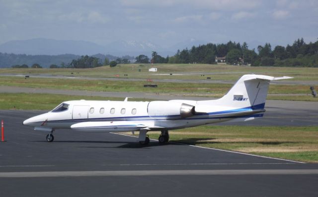 Learjet 35 (C-GMMY)