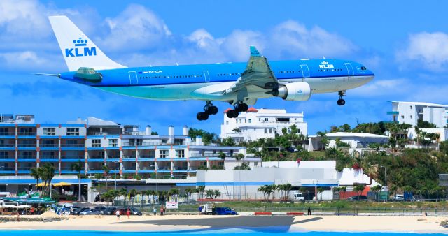 Airbus A330-200 (PH-AOM) - KLM over maho beach at TNCM St Maarten.