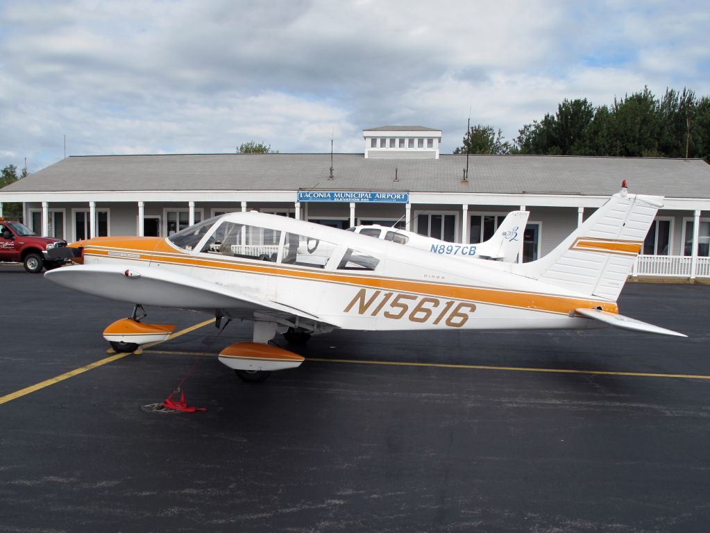 Piper Cherokee (N15616)