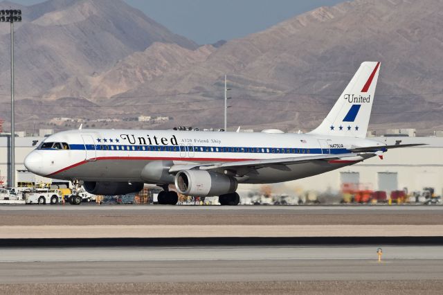 Airbus A320 (N475UA)