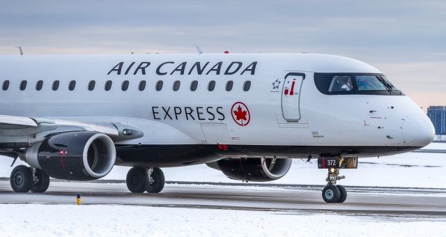 Embraer 175 (C-FEIX)