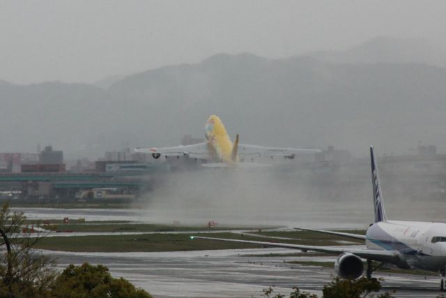 Boeing 747-200 (JA8957)