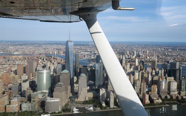 Cessna Skyhawk (N474EP) - Flight along the Hudson River.