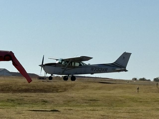 Cessna Skyhawk (N733VR)